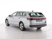 Usata VW Passat Business 150 CV (110 kW) 2024 Grigio Station wagon
