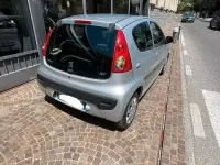 Usata Peugeot 107 68 CV (50 kW) 2010 Grigio Utilitaria