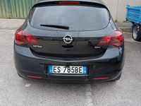 Usata Opel Astra 110 CV (80 kW) 2013 Nero Berlina