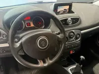 Usata Renault Clio III 75 CV (55 kW) 2010 Argento Berlina