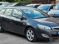 Usata Opel Astra 110 CV (80 kW) 2011 Grigio Station wagon