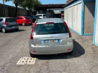 Usata Ford Fiesta 90 CV (66 kW) 2005 Grigio Utilitaria