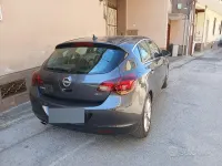 Usata Opel Astra Cosmo 160 CV (117 kW) 2011 Grigio Berlina