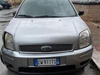 Usata Ford Fusion 68 CV (50 kW) 2005 Grigio Utilitaria