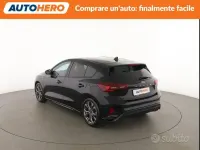 Käytetty Ford Focus ST 125 HP (91 kW) 2022 Musta Sedan