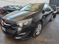 Usata Opel Astra 110 CV (80 kW) 2014 Nero Station wagon