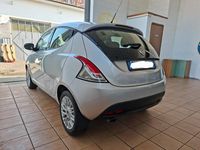 Usata Lancia Ypsilon Gold 69 CV (50 kW) 2017 Argento Utilitaria