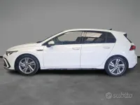 Usata VW Golf VII R-line 150 CV (110 kW) 2021 Bianco / pastello Utilitaria