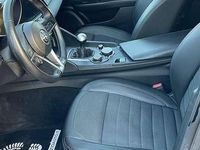 Usata Alfa Romeo Giulia 150 CV (110 kW) 2018 Grigio Berlina