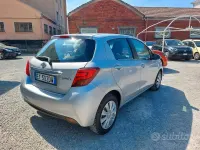 Usata Toyota Yaris Lounge 90 CV (66 kW) 2015 Grigio Utilitaria
