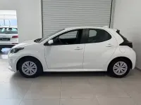 Usata Toyota Yaris Hybrid Business Edition 92 CV (67 kW) 2023 Bianco Berlina