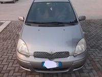 Usata Toyota Yaris 75 CV (55 kW) 2005 Grigio Berlina