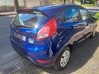 Usata Ford Fiesta 82 CV (60 kW) 2015 Blu Berlina