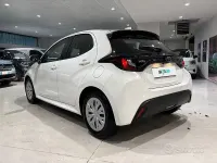 Usata Toyota Yaris Hybrid Active 116 CV (85 kW) 2025 Bianco Berlina