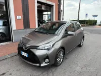 Usata Toyota Yaris Lounge 69 CV (50 kW) 2016 Grigio Berlina