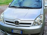 Usata Toyota Corolla Verso 2005 Grigio Monovolume