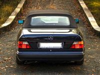 Usata Mercedes E300 231 CV (169 kW) 1994 Blu/azzurro Cabrio