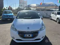 Usata Peugeot 208 Access 68 CV (50 kW) 2012 Bianco Utilitaria