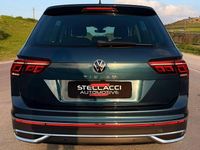Usata VW Tiguan Elegance 150 CV (110 kW) 2023 Nightshade blue SUV