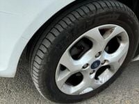 Usata Ford Fiesta 97 CV (71 kW) 2012 Bianco Utilitaria