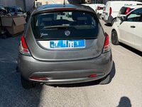 Usata Lancia Ypsilon 69 CV (50 kW) 2015 Grigio Utilitaria