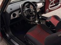 Begagnad Mini Cooper 75 HK (55 kW) 2004 Svart Halvkombi