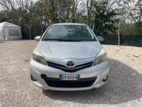 Usata Toyota Yaris Lounge 89 CV (65 kW) 2014 Grigio Utilitaria