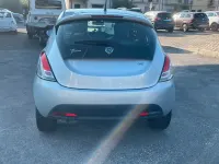 Usata Lancia Ypsilon Silver 69 CV (50 kW) 2012 Argento Utilitaria
