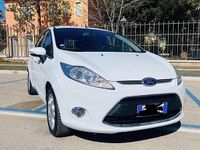 Usata Ford Fiesta 70 CV (51 kW) 2011 Bianco Utilitaria