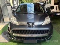 Usata Peugeot 107 67 CV (49 kW) 2010 Grigio Utilitaria