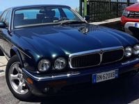 Usata Jaguar XJ8 237 CV (174 kW) 2000 Verde Berlina