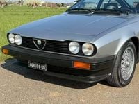 Begagnad Alfa Romeo Alfetta 130 HK (95 kW) 1983 Grå Sportkupé