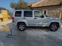 Usata Jeep Cherokee 177 CV (130 kW) 2008 Grigio SUV