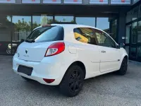 Usata Renault Clio II Dynamique 75 CV (55 kW) 2010 Bianco Utilitaria