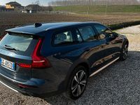 Usata Volvo V60 CC Business Edition 190 CV (139 kW) 2022 Blu Station wagon