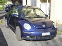 Begagnad VW New Beetle 105 HK (77 kW) 2007 Blå Halvkombi