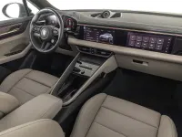 Usata Porsche Macan Turbo 469 kW (639 CV) 2024 Verde aventurine metallizzato SUV