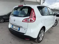 Usata Renault Scenic E-Tech Luxe 130 CV (95 kW) 2011 Bianco Monovolume