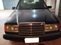 Usata Mercedes E200 1992 Blu Berlina