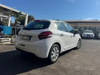 Usata Peugeot 208 Active 68 CV (50 kW) 2016 Bianco Utilitaria