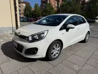 Usata Kia Rio City 85 CV (62 kW) 2013 Bianco Berlina