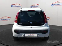 Usata Peugeot 107 Urban Move 68 CV (50 kW) 2008 Bianco Utilitaria