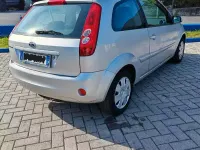 Usata Ford Fiesta 75 CV (55 kW) 2007 Grigio Utilitaria