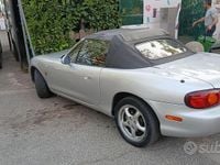 Usata Mazda MX5 110 CV (80 kW) 1998 Grigio Cabrio