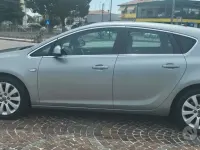 Usata Opel Astra Cosmo 110 CV (80 kW) 2011 Grigio Coupé