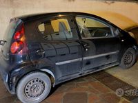 Usata Peugeot 107 Active 68 CV (50 kW) 2013 Nero Utilitaria