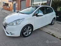 Usata Peugeot 208 Allure 92 CV (67 kW) 2014 Bianco Utilitaria