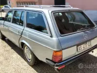 Usata Mercedes E200 109 CV (80 kW) 1983 Bluazzurro Station wagon