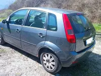 Usata Ford Fiesta Ghia 68 CV (50 kW) 2002 Grigio Utilitaria