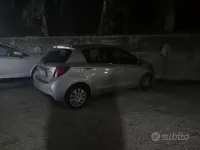 Usata Toyota Yaris 69 CV (50 kW) 2014 Grigio Utilitaria